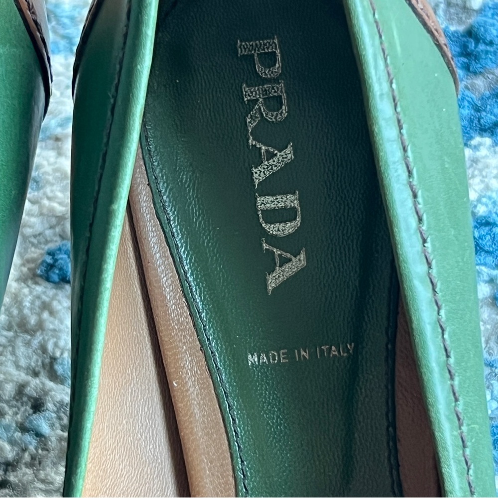 Prada Green Pointed-Toe Buckled leather Pumps with Brown Trim Sz 37.5 - Picture 3 of 8